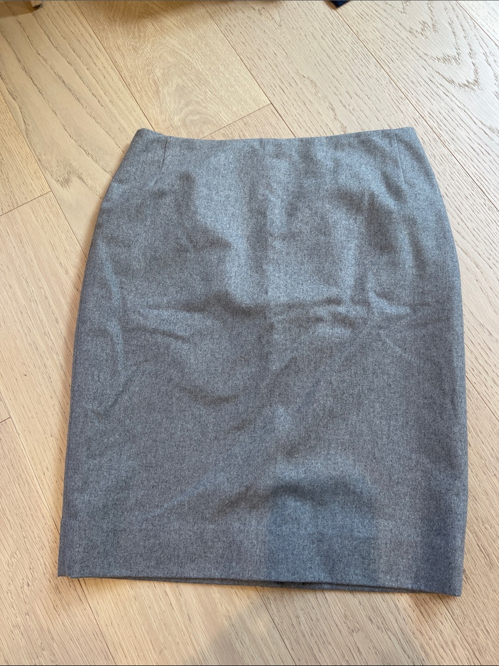 Ralph Lauren Collection. Classic Gray Pencil Skirt side zip - Size 6